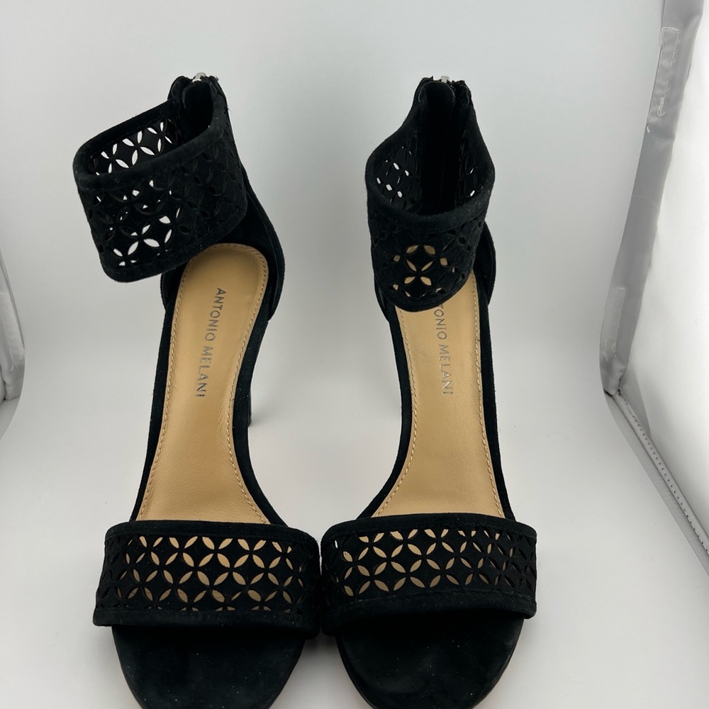 Antonio Melani sz 8 black zip back suede heels